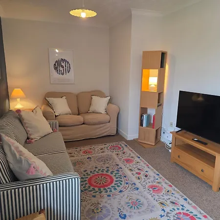 Apartment Tiffany Court By Cliftonvalley With Free Parking