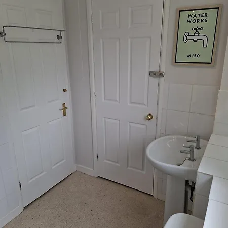 Tiffany Court By Cliftonvalley With Free Parking *