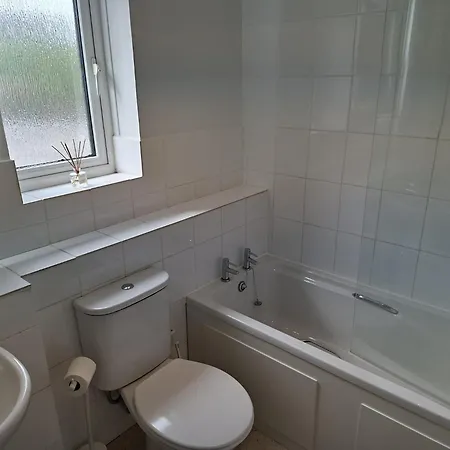 Apartment Tiffany Court By Cliftonvalley With Free Parking